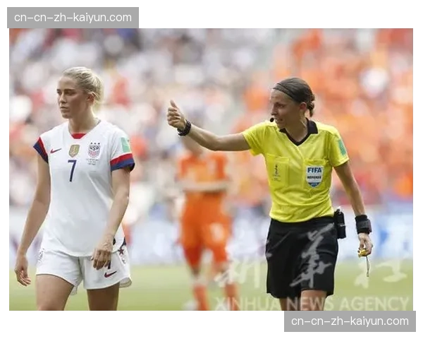 法甲裁判委员会引入新型可穿戴通讯设备，提升判罚沟通效率