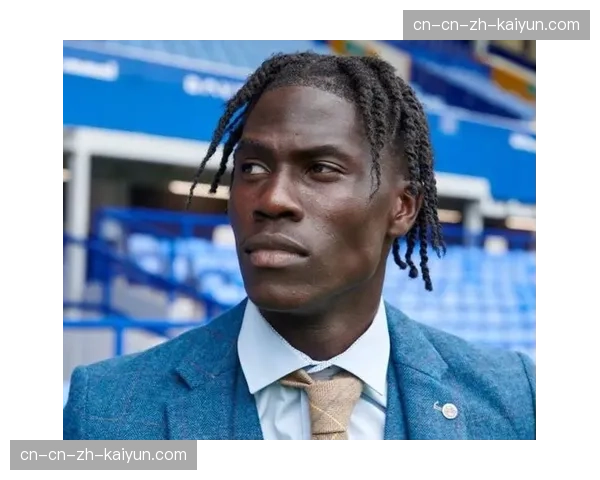 加里-内维尔点评：阿马杜-奥纳纳是埃弗顿本赛季最佳引援